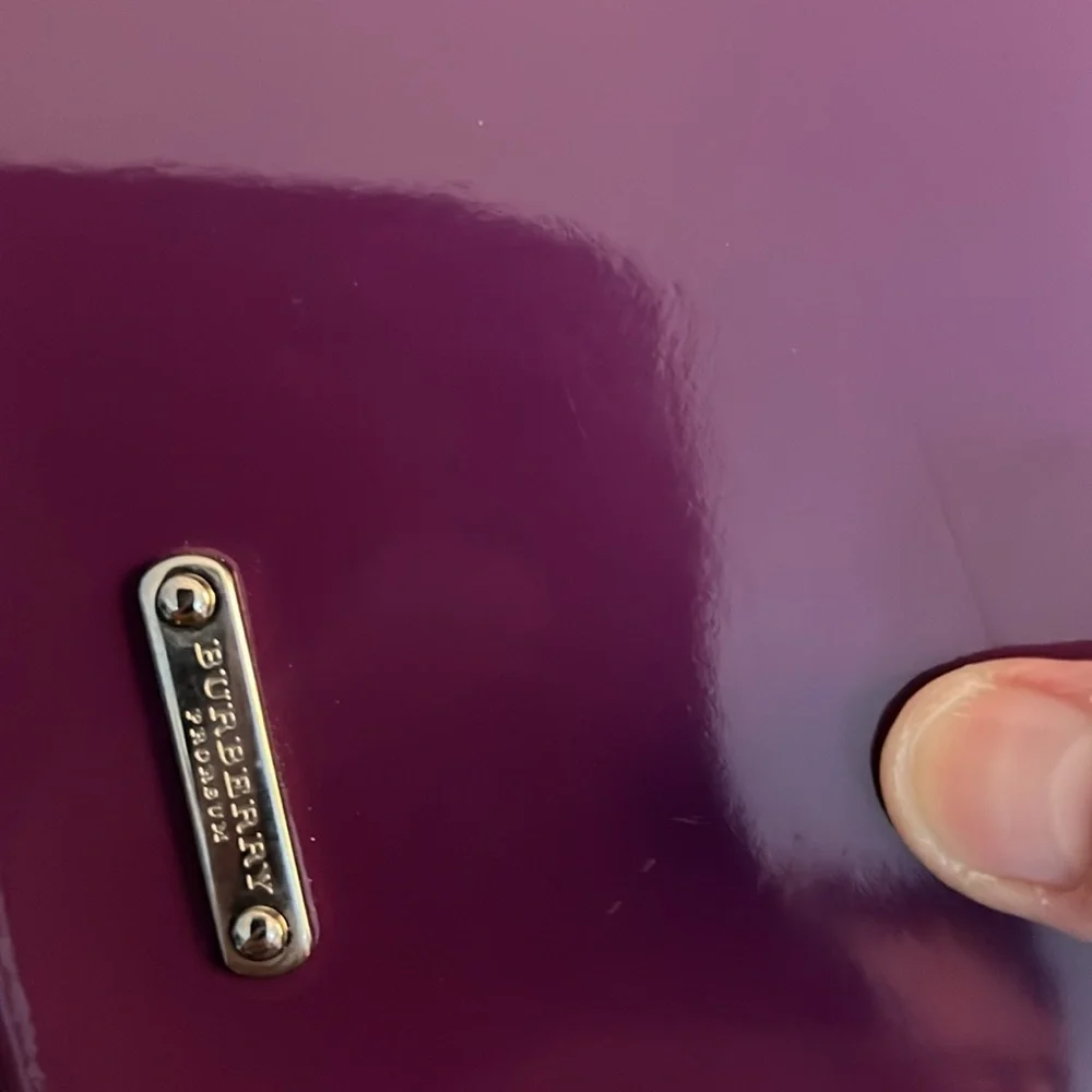 ๐ 1 hour sale. Burberry Prorsum, Patent Lilford Bag, Purple, STUNNING - Picture 10 of 17
